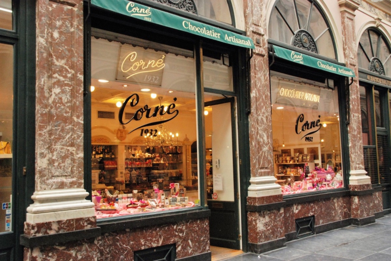 boutique-HYERES-min_chocolate_chocolaterie_shop_luxury_chic_gallery_brussels_belgium-558146