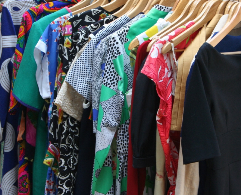 boutique-HYERES-min_dresses_apparel_clothing_clothes_clothes_hangers_wooden_hangers_retail_shop_closet-1149845